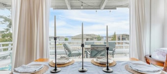 Totally Beachin' Getaway by Avantstay Waterfront