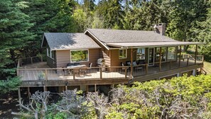 House (2 Bedrooms) | Front of property - Eagles Watch by Avantstay Large Deck w/ Views (Coupeville)