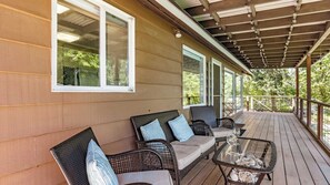 House (2 Bedrooms) | Interior - Eagles Watch by Avantstay Large Deck w/ Views (Coupeville)