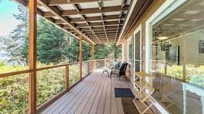 House (2 Bedrooms) | Interior - Eagles Watch by Avantstay Large Deck w/ Views (Coupeville)