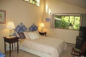 House (4 Bedrooms) | 4 bedrooms, bed sheets - Beach Escape on Mutiny Bay by Avantstay Beachfront (Freeland)