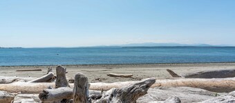 Smugglers Lagoon Beach Cottage by Avantstay