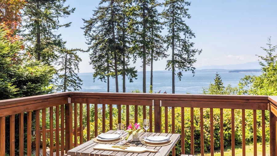 Smugglers Lagoon Beach Cottage by Avantstay