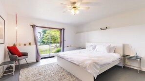 3 bedrooms, iron/ironing board, bed sheets - Camano Vista Paradise by Avantstay Private Beach (Greenbank)