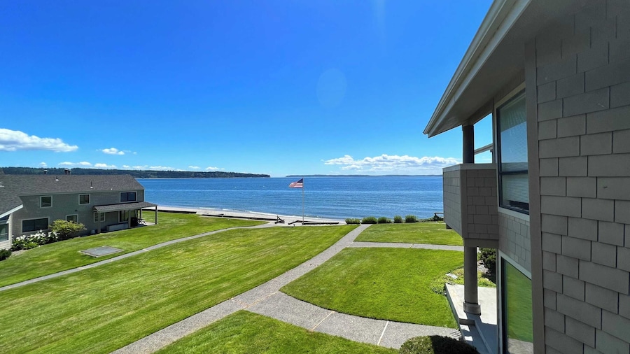 Beachfront Condo - Mutiny Bay by Avantstay Views