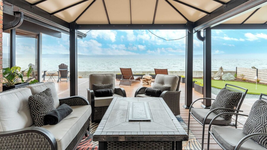 Oceanfront w/ Game Room, Fire Pit, Panoramic Views Angels Landing by Avantstay