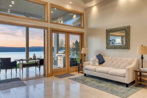 Interior - Orca Ridge on Resort Road by Avantstay A+ Views (Greenbank)