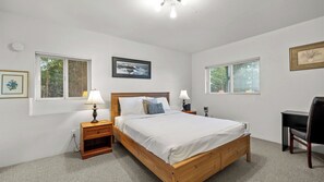 House (2 Bedrooms) | Interior - Incredible Water Views, Deck Relaxing Retreat Greenbank Getaway by Avantstay (Greenbank)