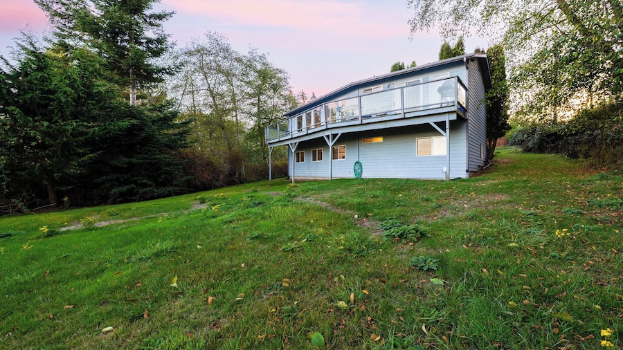 Incredible Water Views, Deck Relaxing Retreat Greenbank Getaway by Avantstay