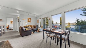 House (2 Bedrooms) | Interior - Incredible Water Views, Deck Relaxing Retreat Greenbank Getaway by Avantstay (Greenbank)