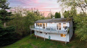 House (2 Bedrooms) | Interior - Incredible Water Views, Deck Relaxing Retreat Greenbank Getaway by Avantstay (Greenbank)