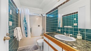 Casa (2 Bedrooms) | Banheiro | Banheira 