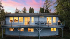 House (2 Bedrooms) | Interior - Incredible Water Views, Deck Relaxing Retreat Greenbank Getaway by Avantstay (Greenbank)