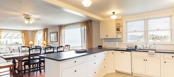 Private Beach Access + Water Views! Sleeps 18, Historic 6bdr Farmhouse w/ Deck