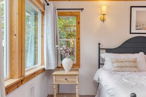 House (2 Bedrooms) | 2 bedrooms, iron/ironing board, bed sheets