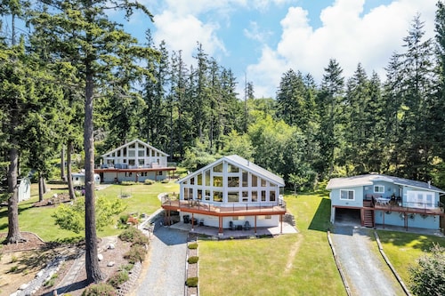 Harborview Getaway by Avantstay Walk to Beach