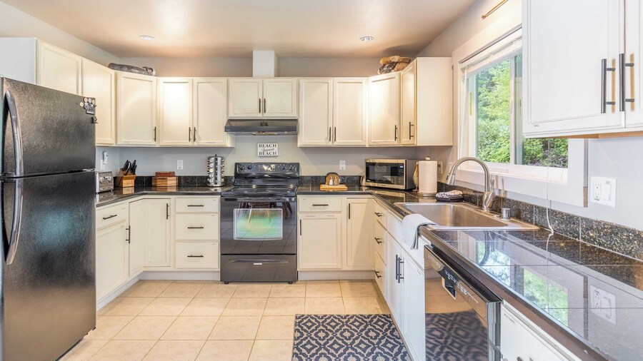 Wolf Beach Cottage by Avantstay Harbor Views