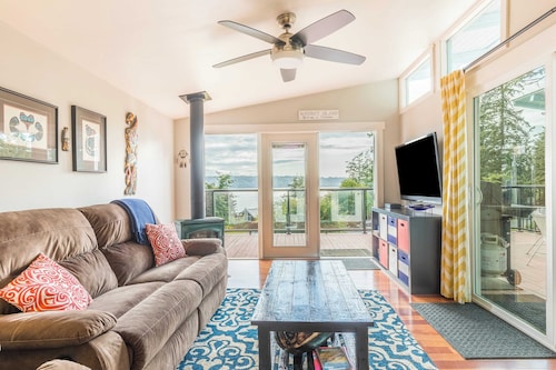 Wolf Beach Cottage by Avantstay Harbor Views