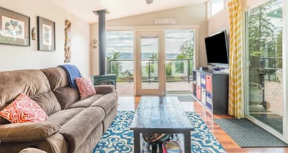 Wolf Beach Cottage by Avantstay Harbor Views