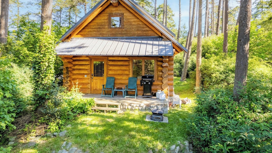 Penn Cove Overlook by Avantstay Cabin w/ Views