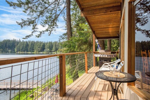 Goss Lake Getaway by Avantstay Lakefront Escape