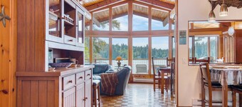 Goss Lake Getaway by Avantstay Lakefront Escape