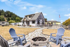 House (2 Bedrooms) | Interior - Sisters by the Sound by Avantstay Beach Access (Coupeville)