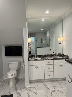 Jetted tub, hair dryer, towels, soap