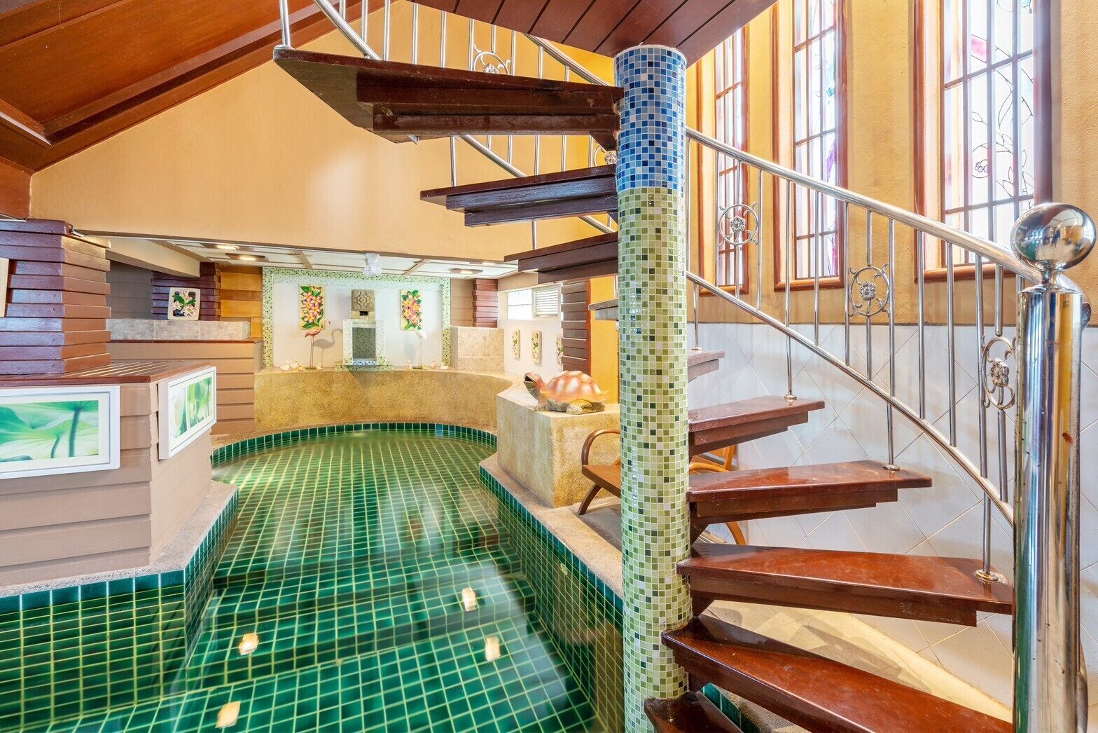 10 สระว่ายน้ำในร่ม, 10 สระว่ายน้ำกลางแจ้ง