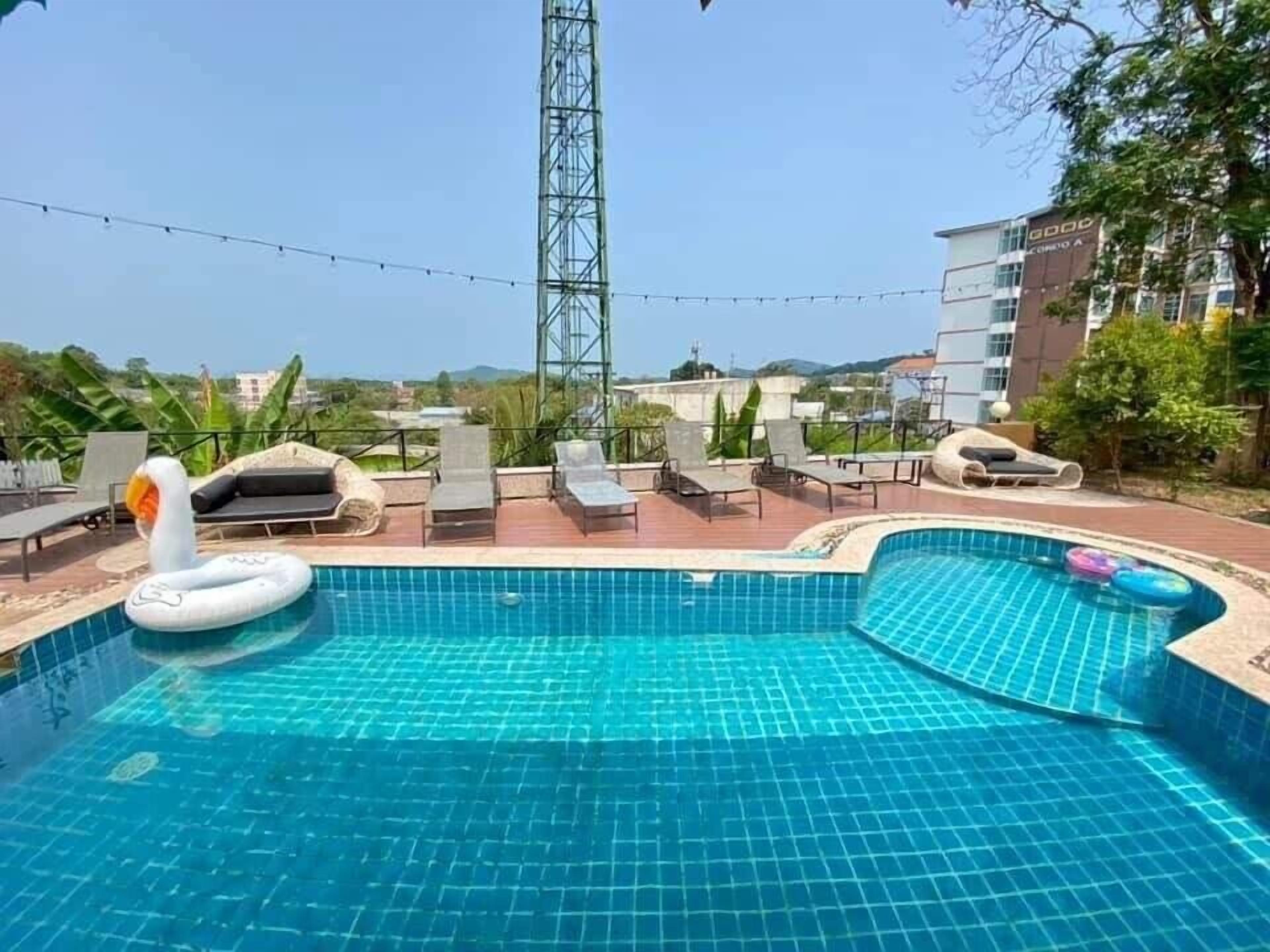 10 piscinas internas, 10 piscinas externas