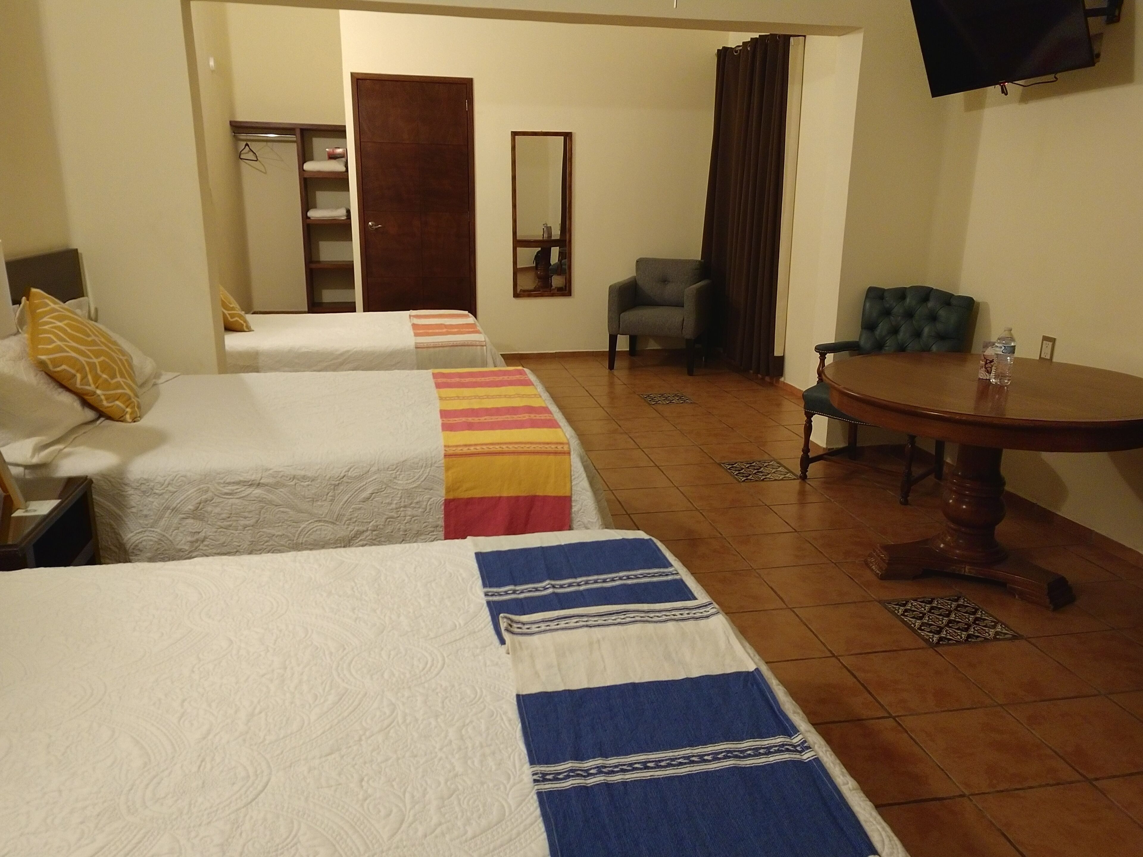 Tremannsrom – familie | Sengetøy av topp kvalitet, dundyner og individuelt dekorert