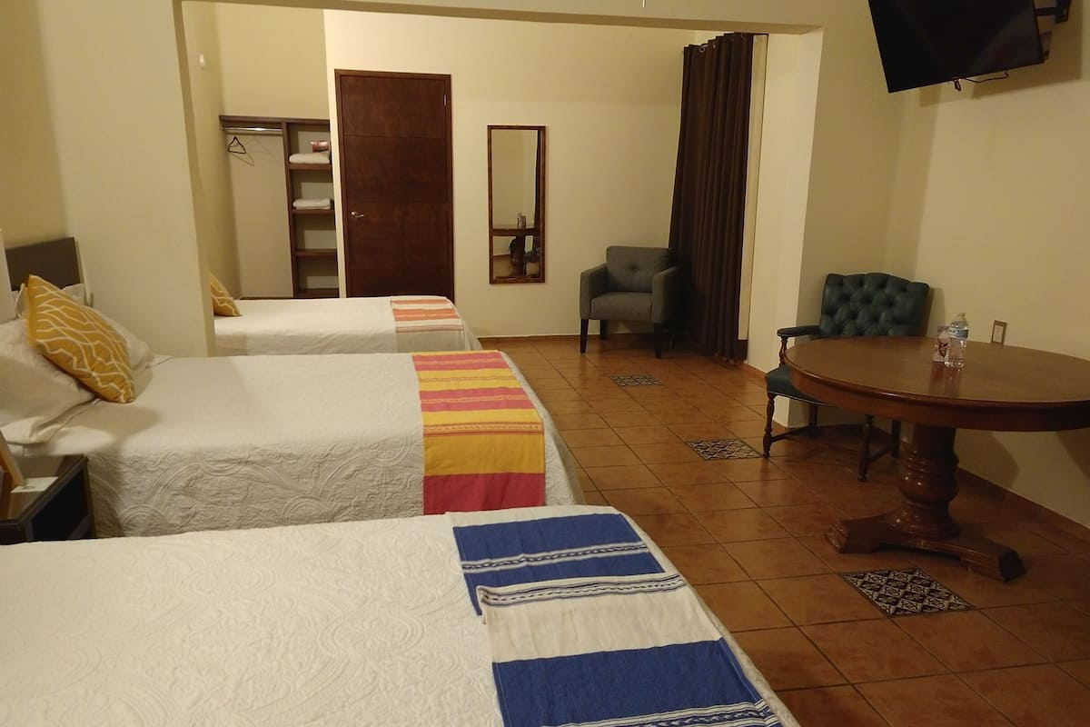 Tremannsrom – familie | Sengetøy av topp kvalitet, dundyner og individuelt dekorert