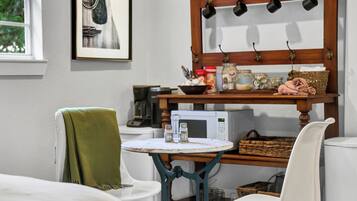 1 chambre, fer et planche Ă repasser, Wi-Fi, draps fournis