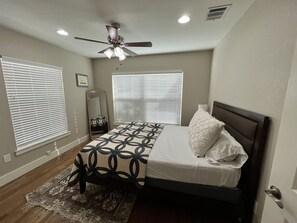 2 多间卧室、WiFi、床单