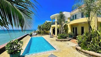 Alberca al aire libre