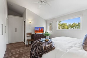 3 Schlafzimmer, Schreibtisch, Bügeleisen/Bügelbrett, WLAN