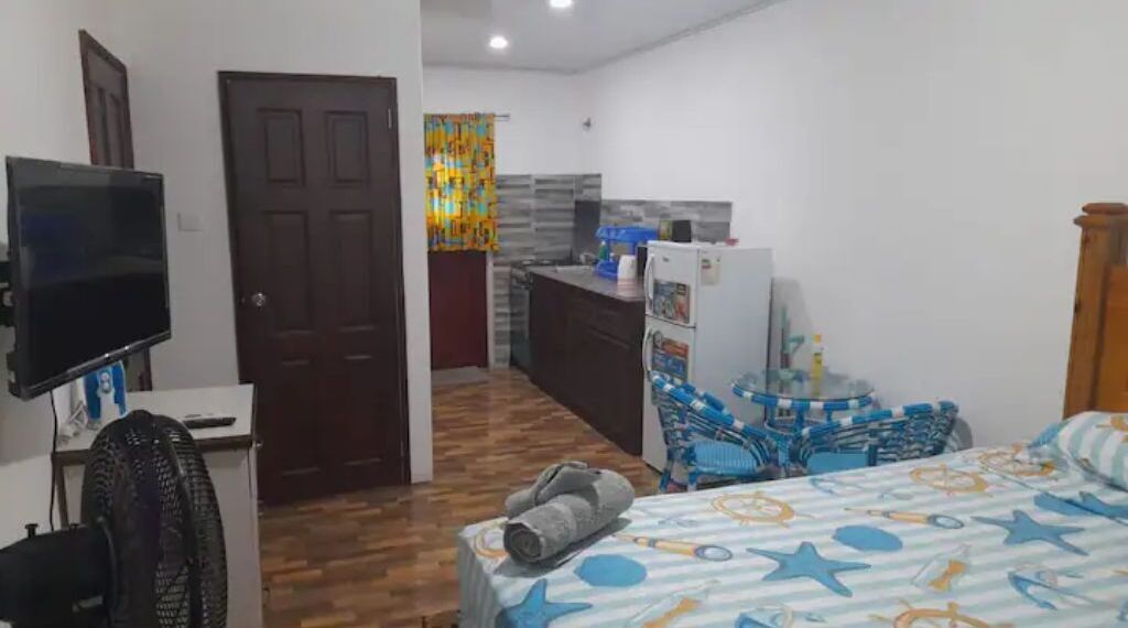 1 bedroom, bed sheets