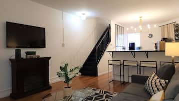 Smart TV y chimenea
