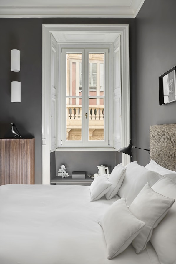 Kahden hengen deluxe-huone (yksi tai kaksi sänkyä) | Allergiatestatut vuodevaatteet, untuvapeitot