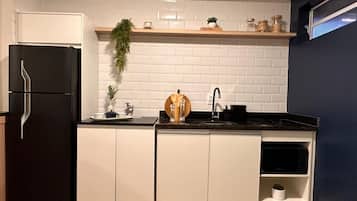 Studio Standard | 私人厨房 | 大冰箱、微波炉、茶具/咖啡用具、厨具/餐具