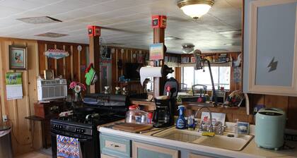 Ravensong is a cozy cabin that borders Ouachita National Forest! Pets allowed