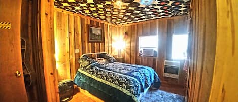 3 bedrooms, desk, iron/ironing board, bed sheets