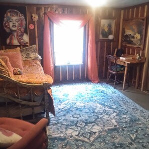 Smart-TV, DVD-Player, Bücher, Videothek