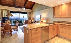 Interior - OCEAN FRONT top floor/penthouse 2bd/2ba + Loft + gorgeous lanai VIEWS & SUNSETS! (Lahaina)