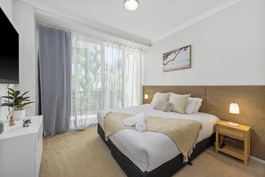 2 bedrooms, iron/ironing board, travel crib, WiFi - Resort Living: Family-friendly Poolside Apt for 8! (Surfers Paradise)