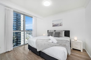 3 slaapkamers, een strijkplank/strijkijzer, reisbedje, wifi