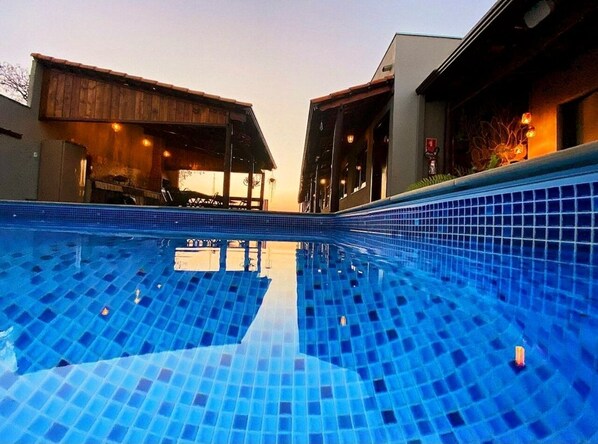 Outdoor pool - Pousada Luz de Candeia (São João Batista do Glória)