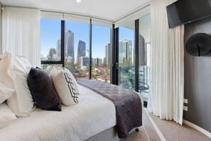 2 bedrooms, iron/ironing board, WiFi, bed sheets - The Gallery Dream: Ultimate Broadbeach Getaway! (Gold Coast)