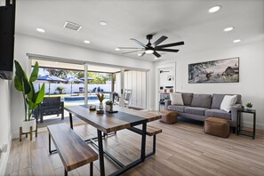 Dining - Modern Farmhouse Resort with Private Pool in the heart of Tempe. Dog Friendly! (Tempe)
