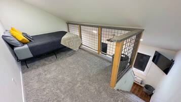 1 bedroom, desk, travel crib, free WiFi